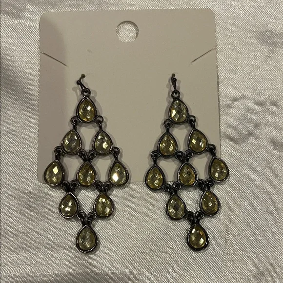 Jewelry earrings Elegant Gold Chandelier Earrings - Picture 1 of 2